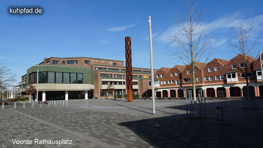 Marktplatz Voerde mit Rheinpegel Marktplatz Voerde mit Rheinpegel