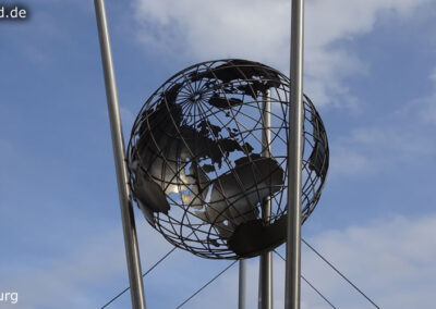 Skulptur Erdkugel Innenhefen Duisburg