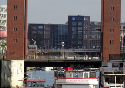 Fahrgastschiffe am Schwanentor Duisburg